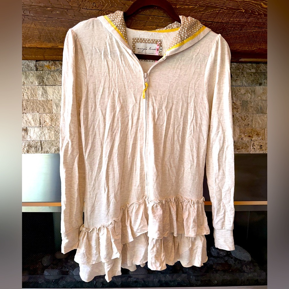 Evy’s Tree Hoodie Wheat Ruffled